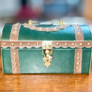 RARE Felicity travel trunk - Pleasant CO